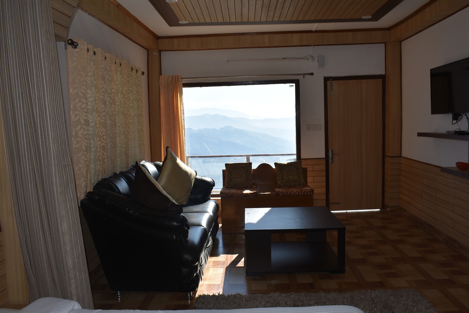Battoo Paradise B&B | Rooms & Guided Treks - Tap to explore photos