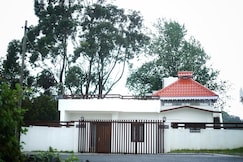 Plum Tree, A cosy place with homemade food, Idukki