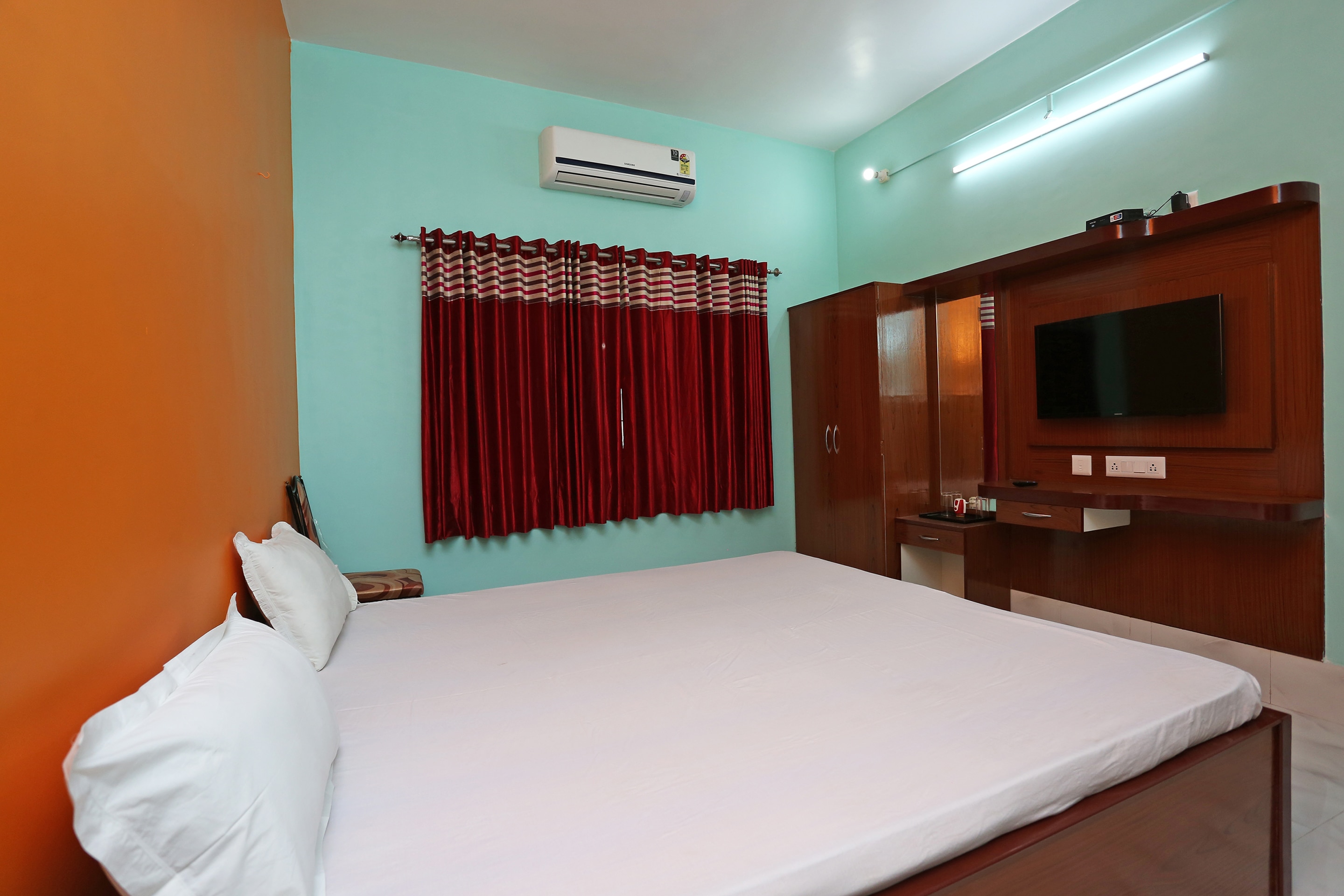 HOTEL SRIJAN - Tap to explore photos