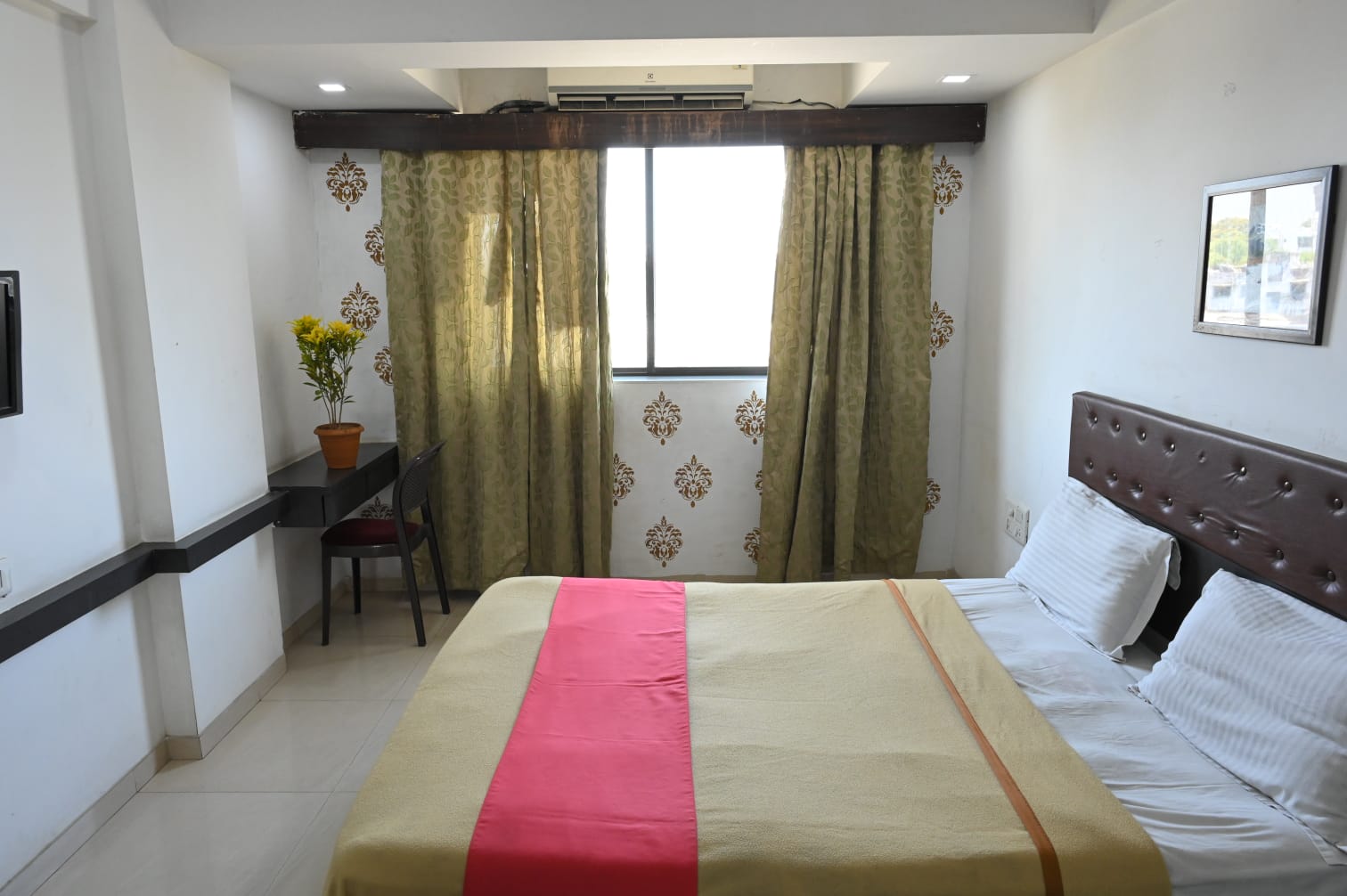 Hotel Suraj - Tap to explore photos