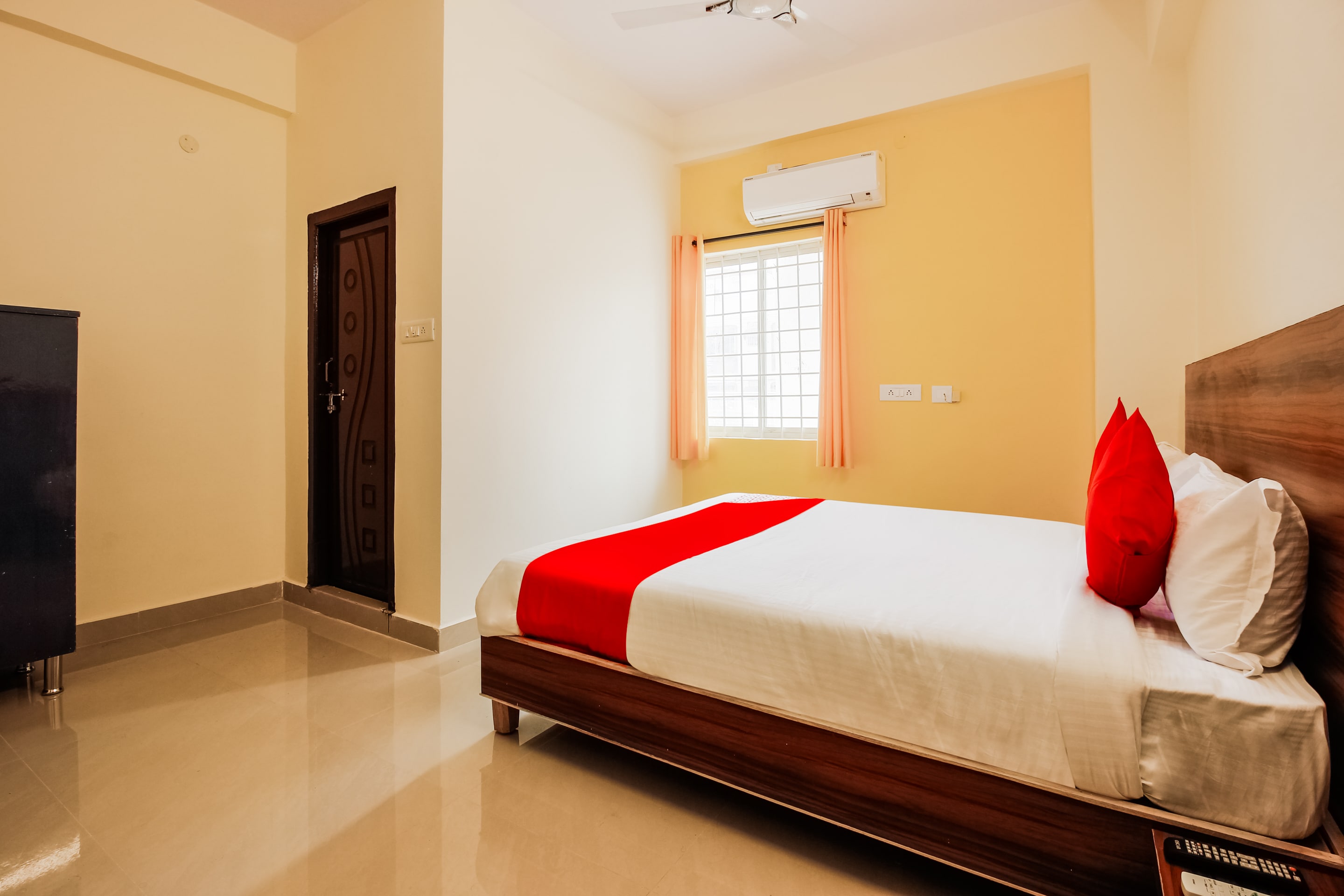 Hotel O Banyan Tree - Tap to explore photos