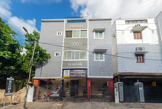 Smart Homes near Koyambedu by Stayz Royale