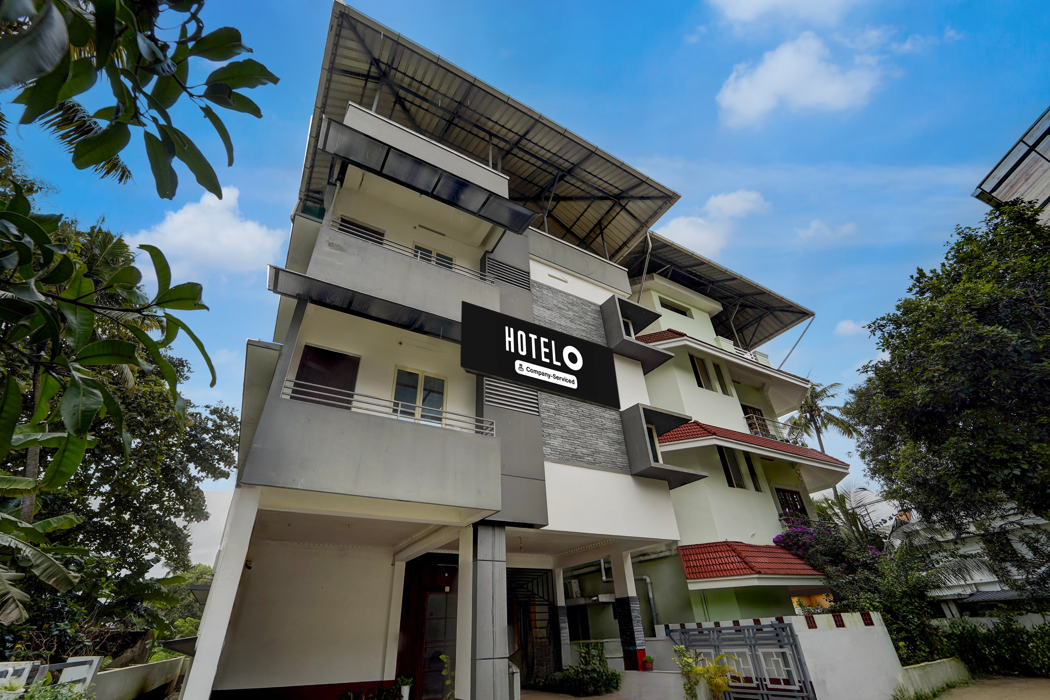 Super Hotel O Palarivattom Metro Station Formerly South Gate - Tap to explore photos