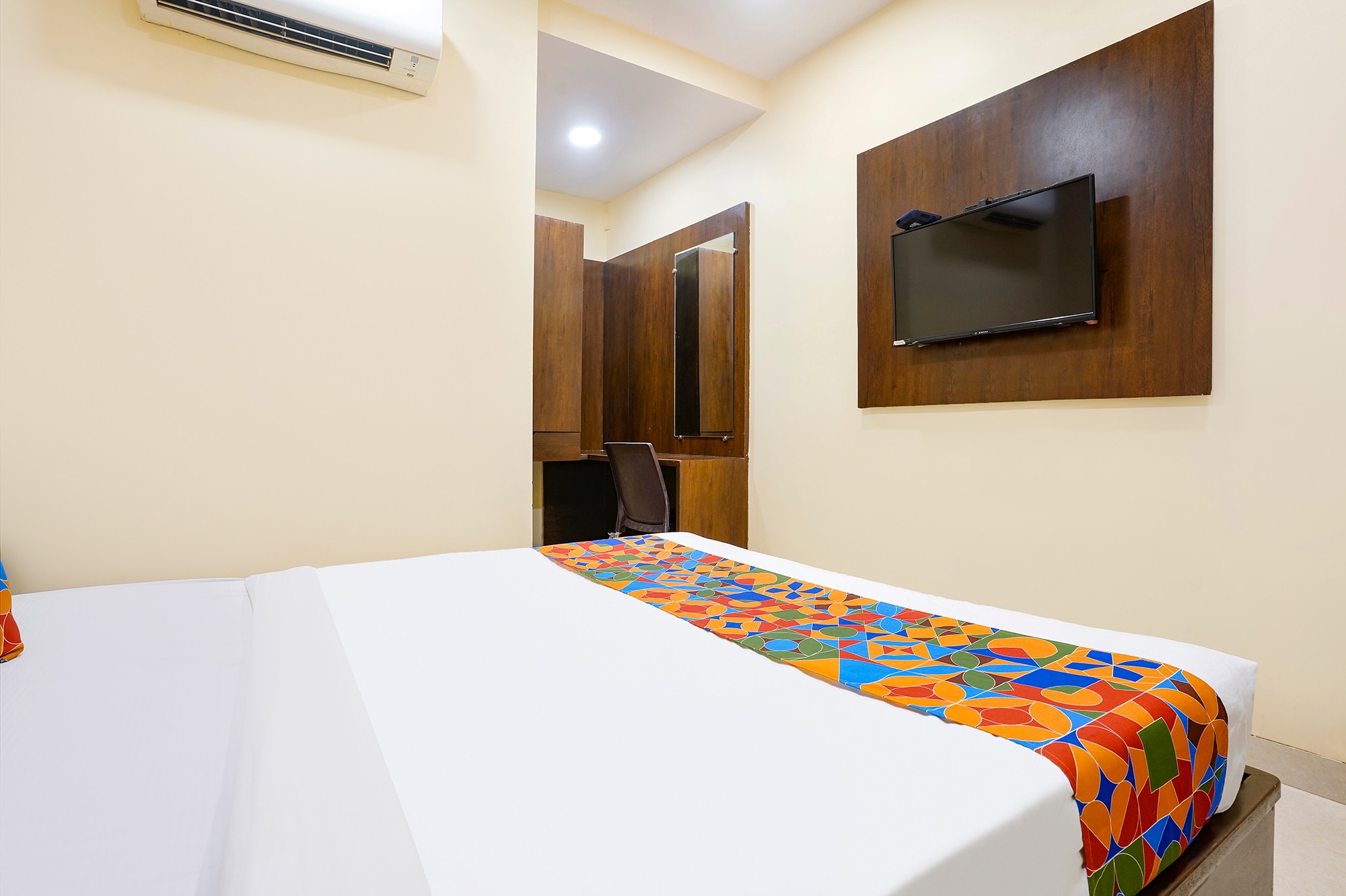 FabHotel Airport Retreat - Nr International Mumbai Airport - Tap to explore photos