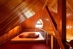 KOLAKHAM SILVERPINE RETREAT HOMESTAYPure Veg  LAVA, Lava