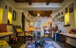Courtyard Room