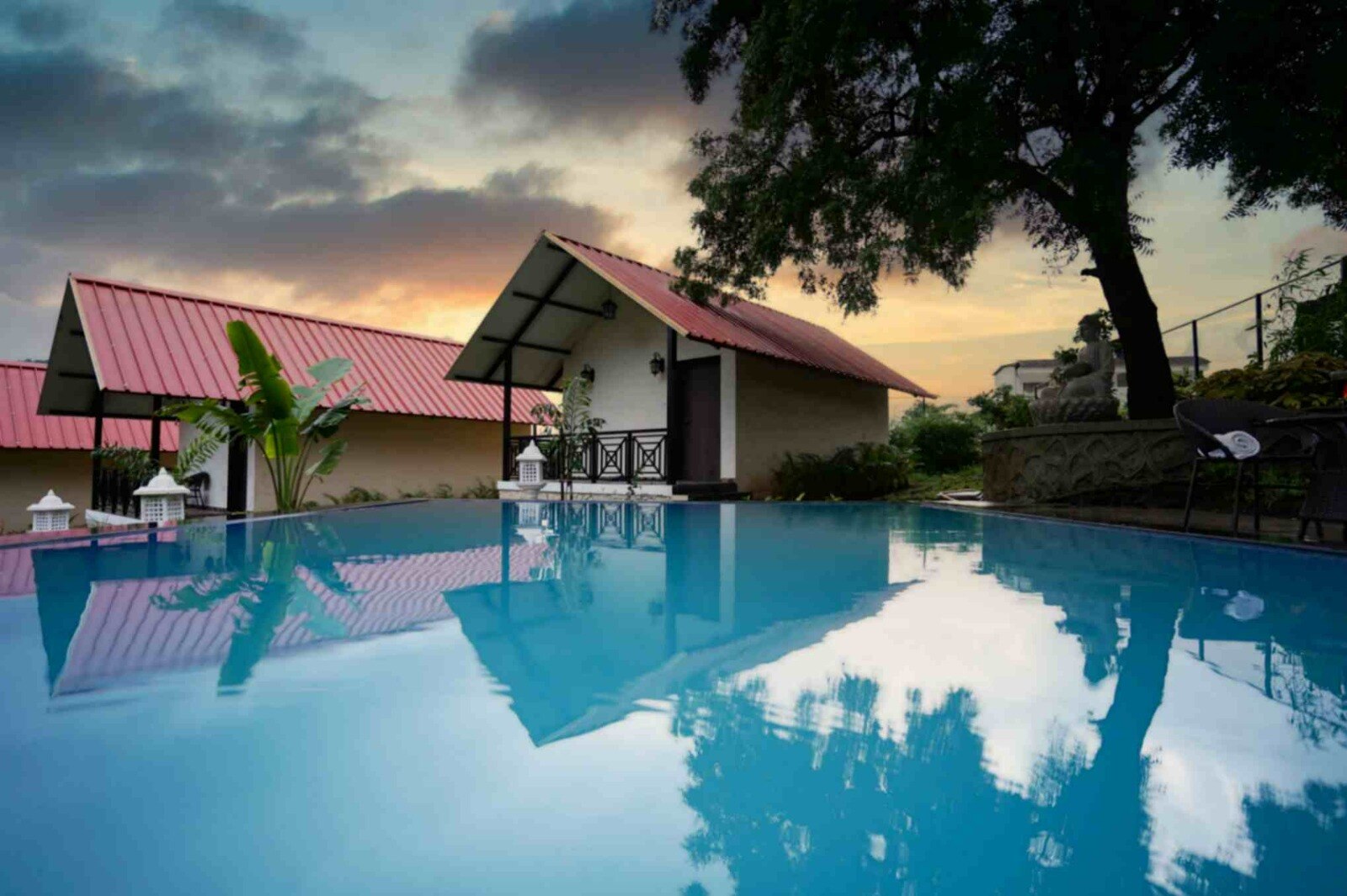 Ninad Suites S - Tap to explore photos