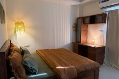 Casa Shang | King Beds | Balcony | 3BHK Homestay, Indore