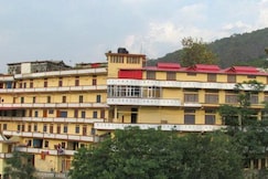 Raturi State Hotel