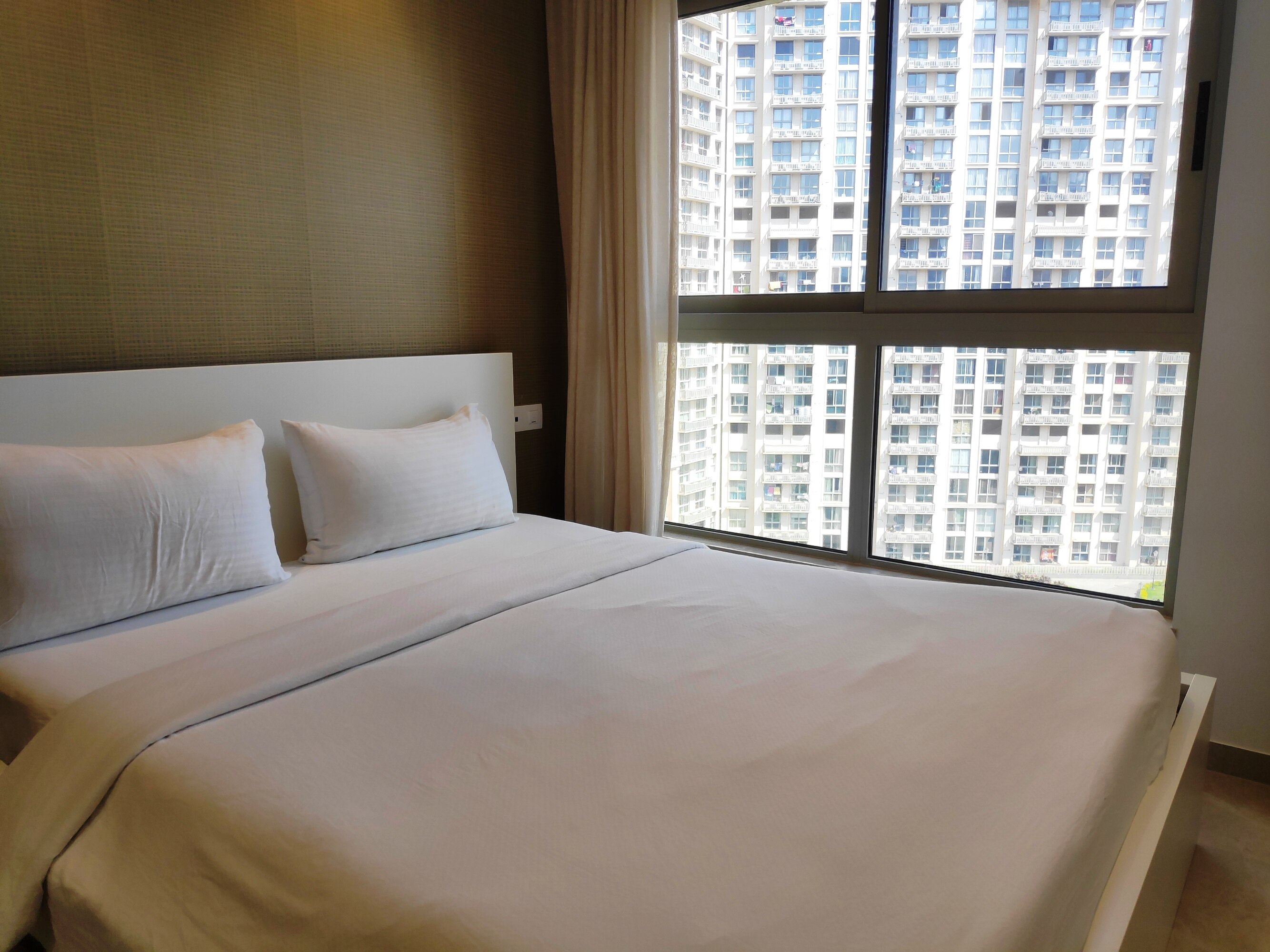 Maxxvalue Apartment Hiranandani Powai D - Tap to explore photos