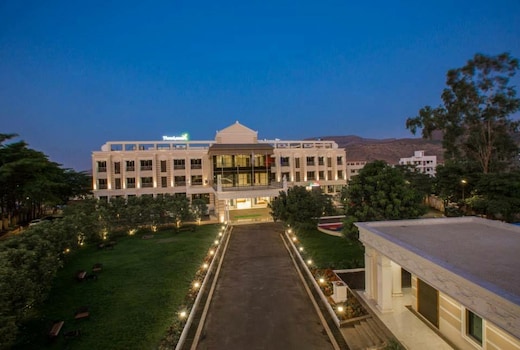 THREE LEAVES HOTEL