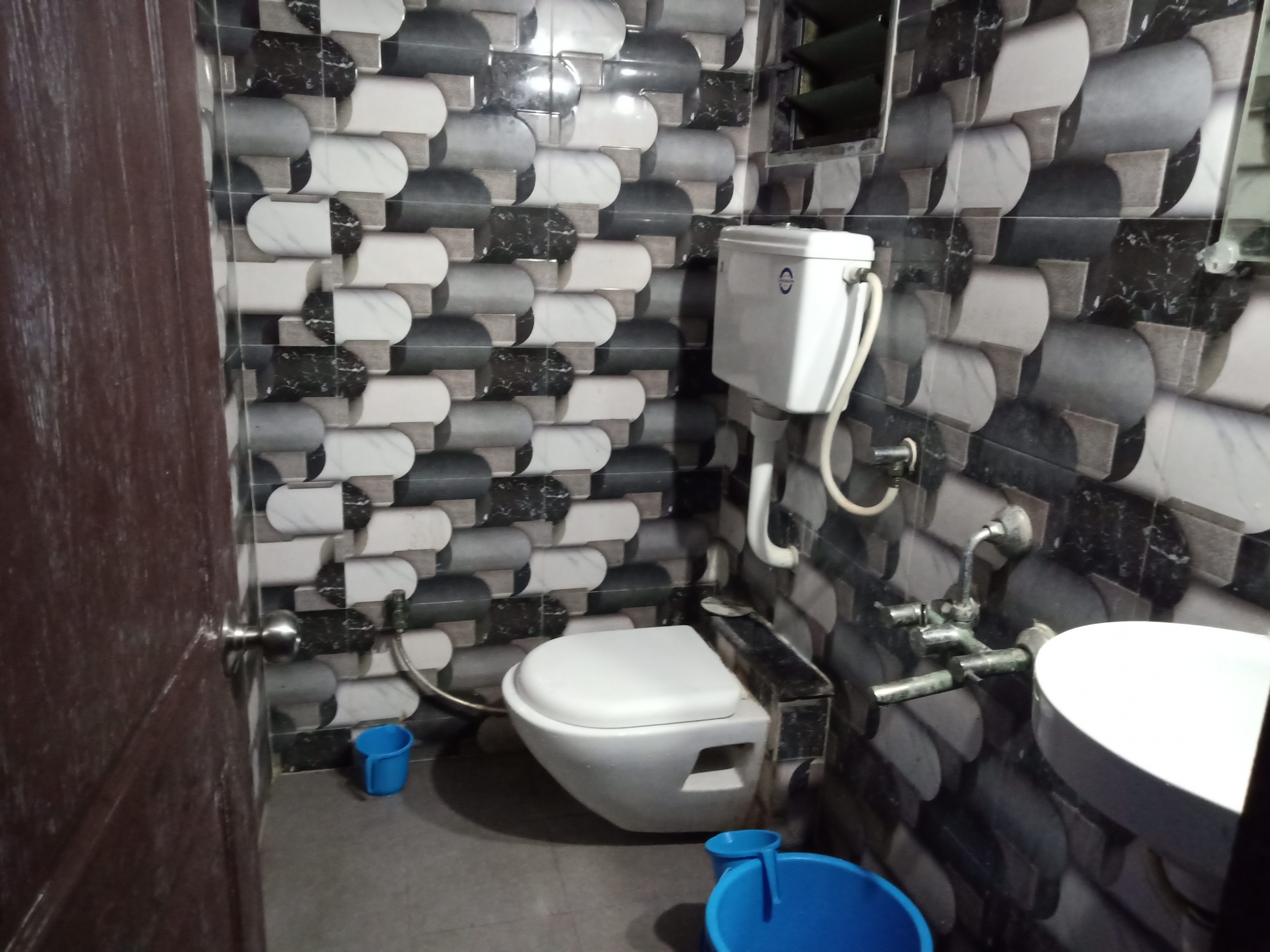Sarigam Guest House - Tap to explore photos