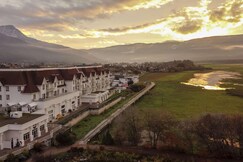 Prestige Harbourfront Resort, BW Premier Collection, Red Deer, Alberta