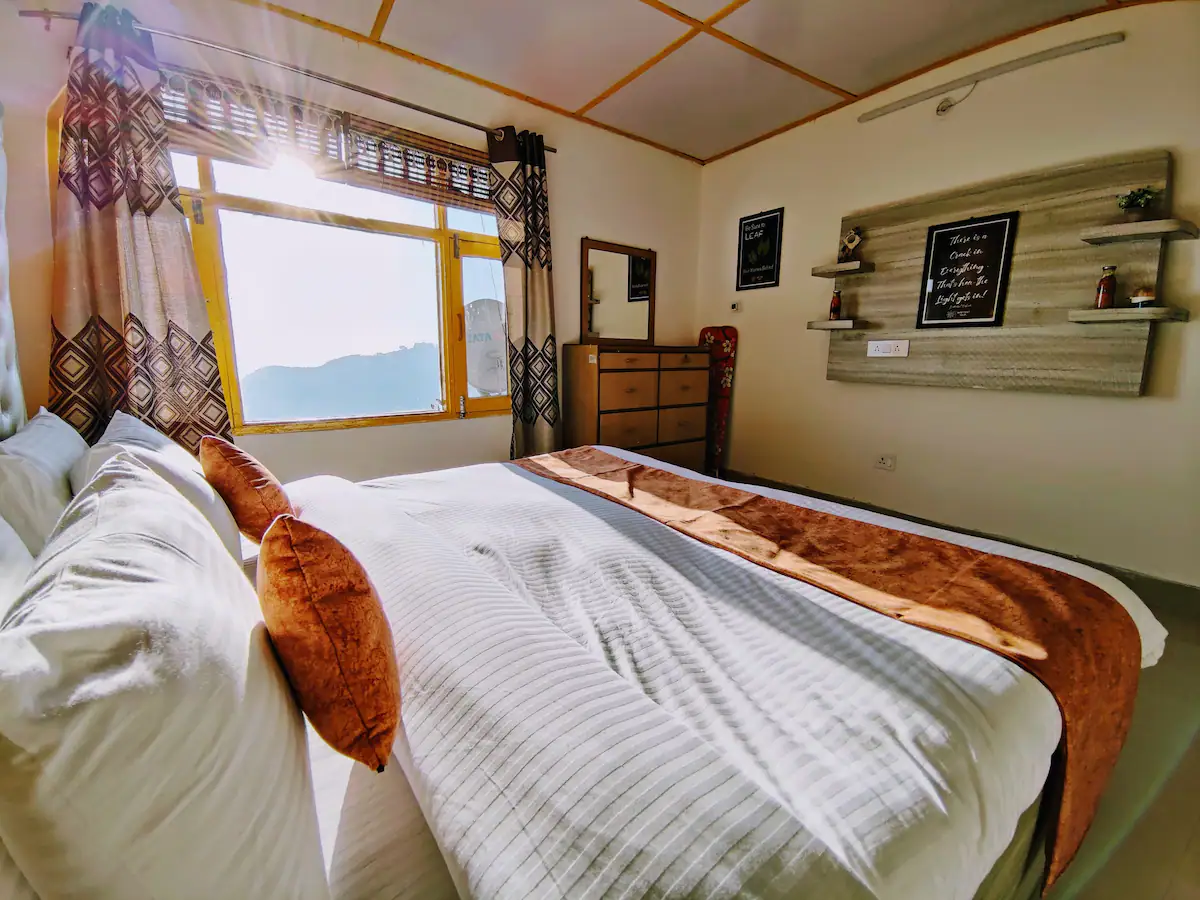 SUN 2BHK | Mall Road | Valley View| Winterline, Mussoorie