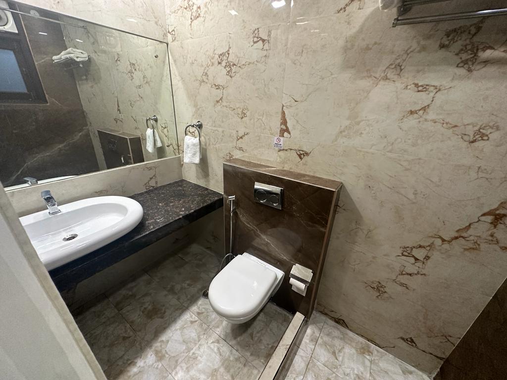 Park Luxury Studios | DLF Cyber City - Tap to explore photos