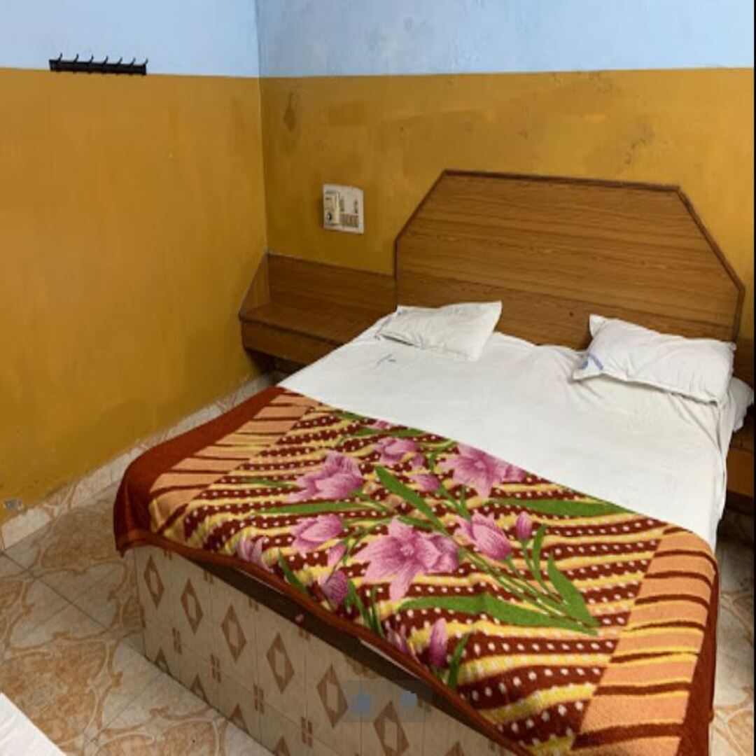 Hotel Sarovar deluxe - Tap to explore photos