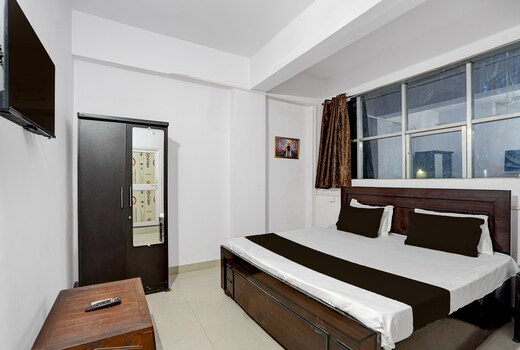 Hotel O Point Co2 Resto & Lodge