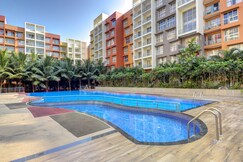 Contemporary 2 BHK | Pool view | Zennova Stays, Goa