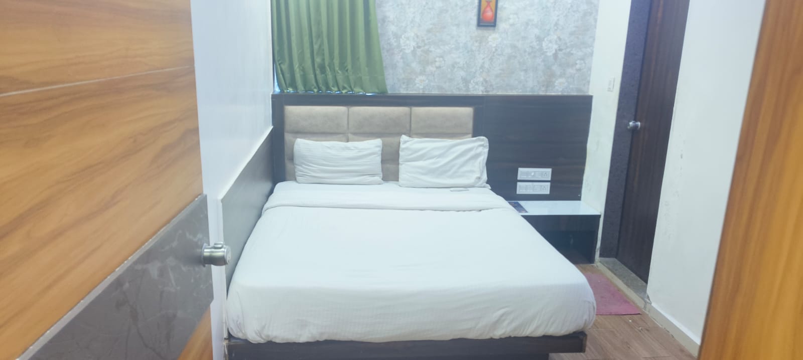 Hotel Sarovar Inn CG Road - Tap to explore photos