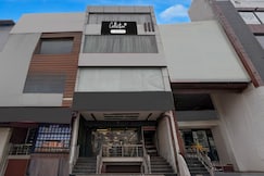 Super Collection O by OYO Patiala Road Crossway Zirakpur Formerly Lavish, Mohali
