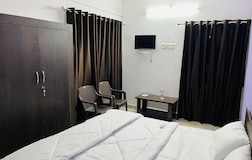 Deluxe A.C Room (102)