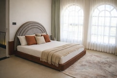 Arch Manor-Aravali View Luxury Villa by Aarvaya, Udaipur