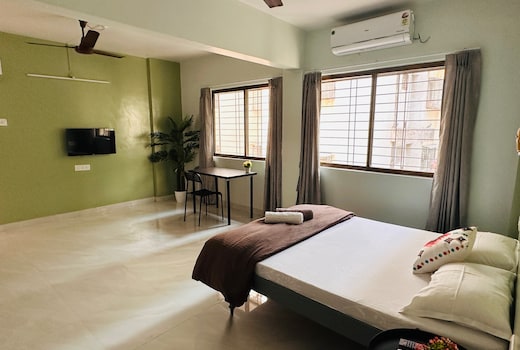 Mint:Private Spacious Suite Apartment Near Airport WiFi AC Smart Tv