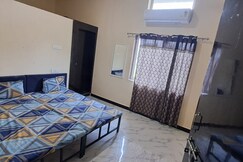 Royal palace marriage garden hotel, Guna