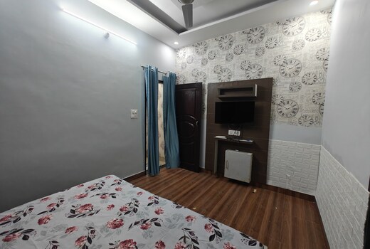 1 BHK CASA STAYS