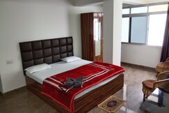 Darjeeling Crown Imperial Holiday Inn, Darjeeling