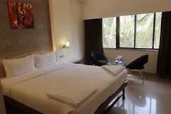 Hotel Sanai Residency, Wai