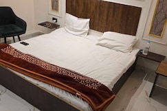 Hotel O The Grand Hotel, Prayagraj