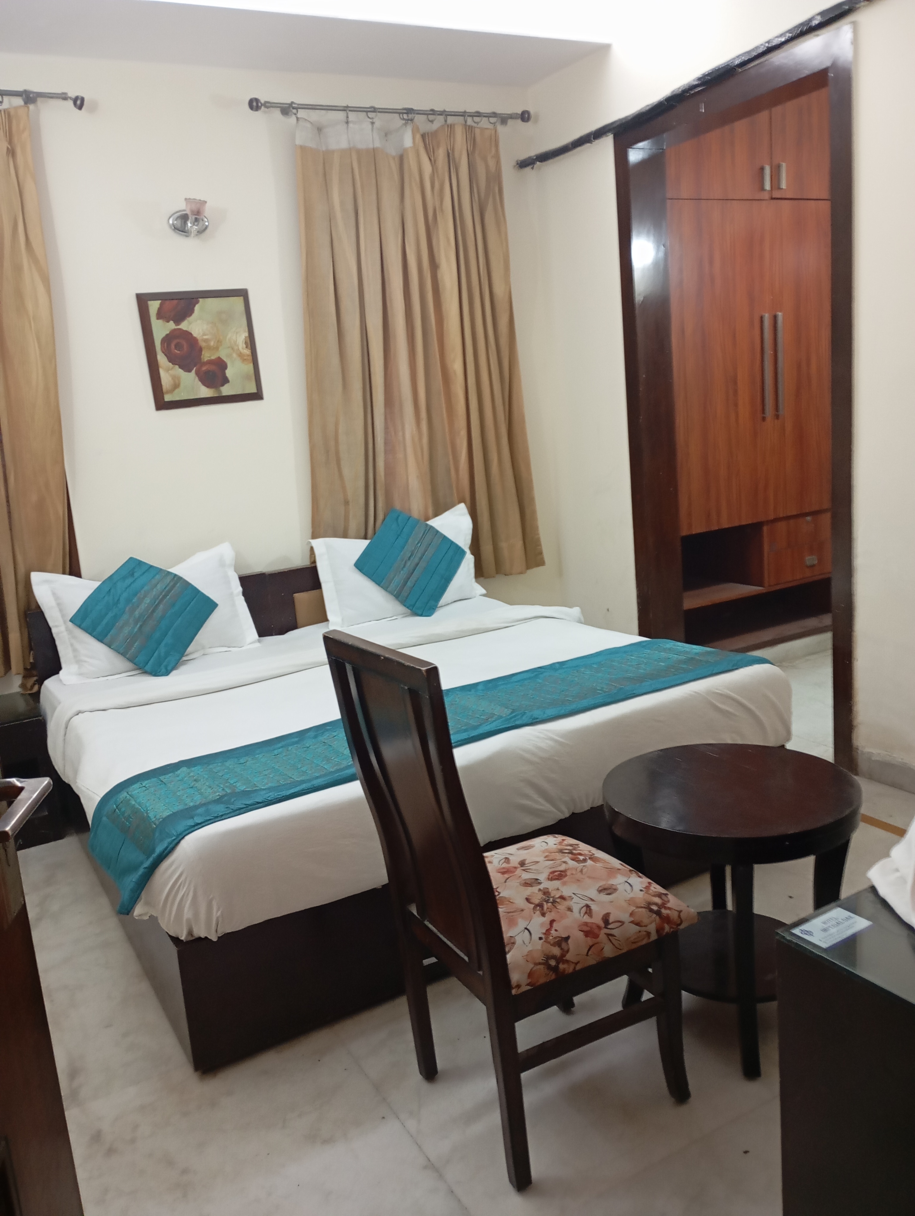 Hotel Royal India - Tap to explore photos