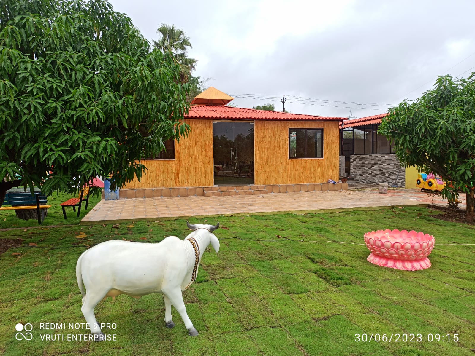 SAKSHAM HOME STAY - Tap to explore photos