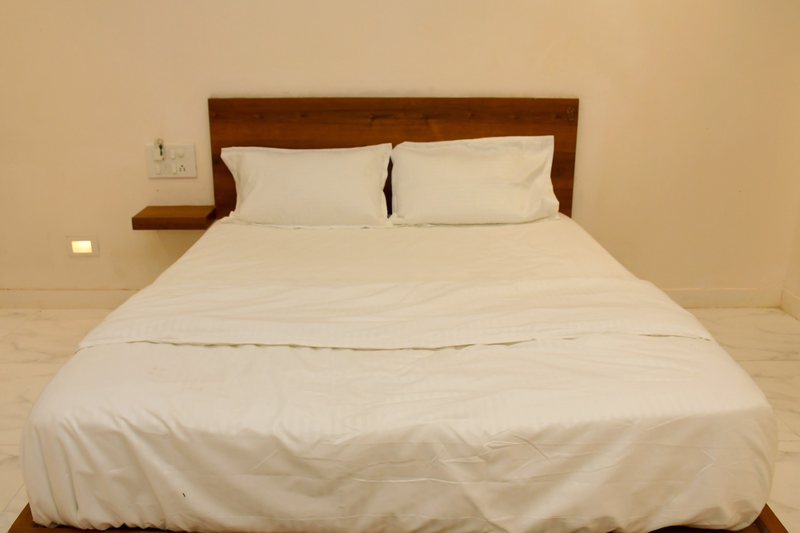 Hotel Disha Inn - Tap to explore photos