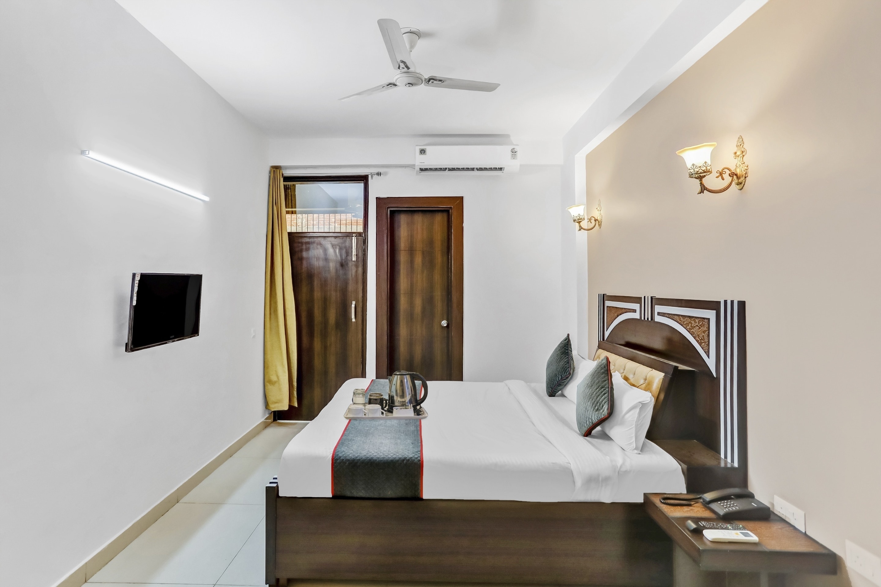 Hotel O Noida Premium Inn - Tap to explore photos