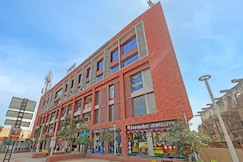 FabHotel MH Grand, Kadi