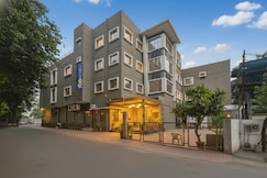 FabHotel Bee Town, Indore