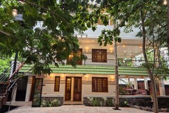 Pinewood Stays - Green Tree | Dreamy Garden Haven, Madurai