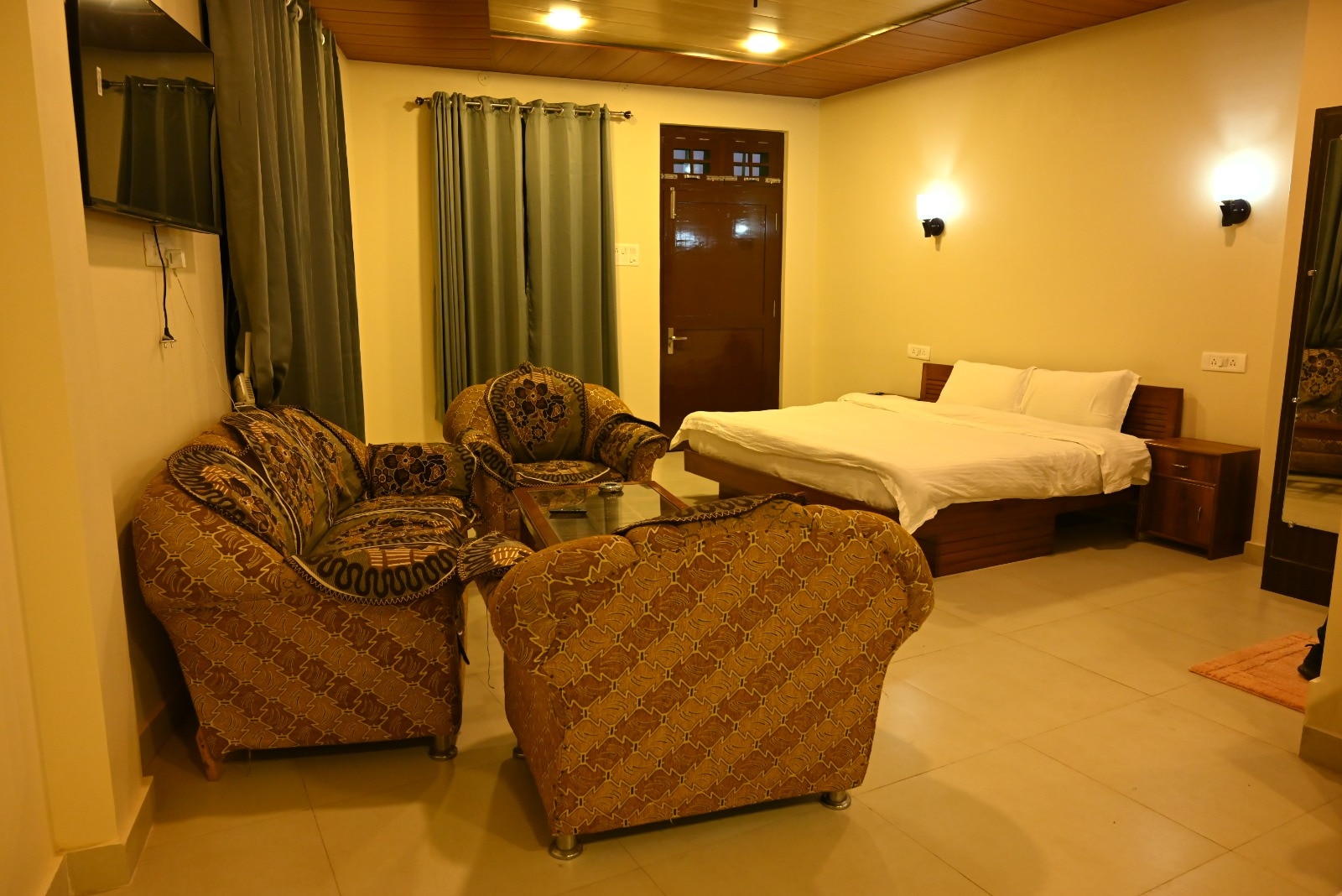 HOTEL GOLJU REGENCY - Tap to explore photos