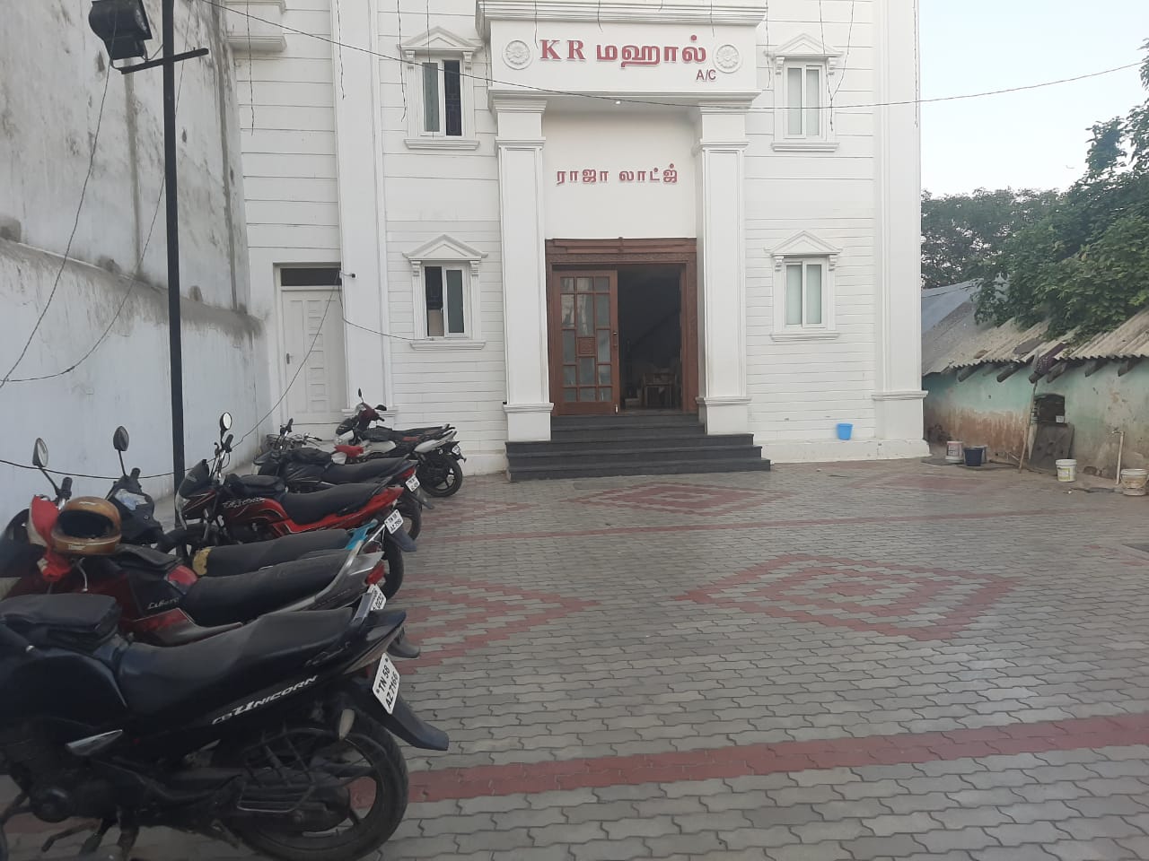 KR Mahal and Raja Lodge - Tap to explore photos