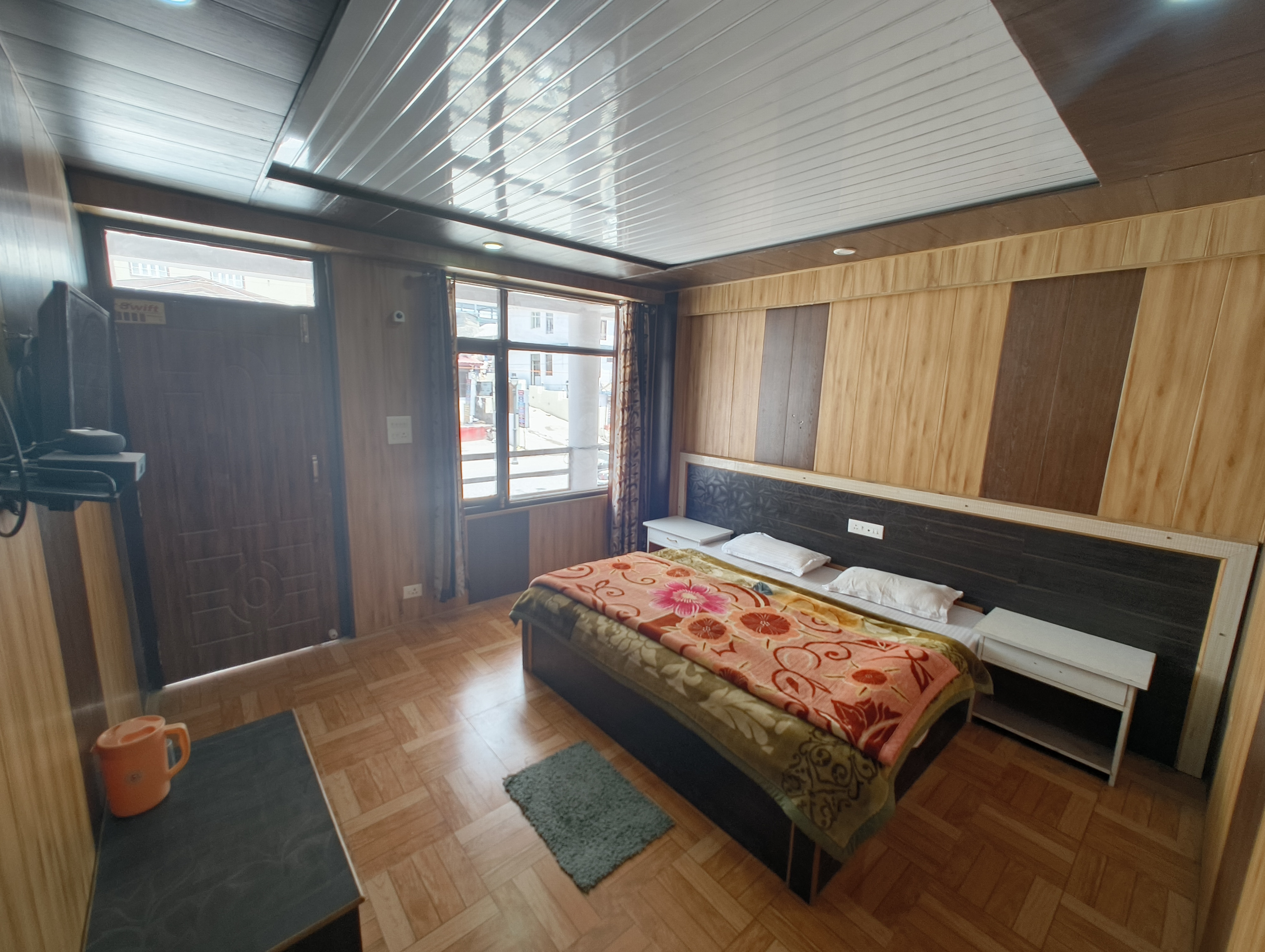 Nar Narayan Guest House - Tap to explore photos