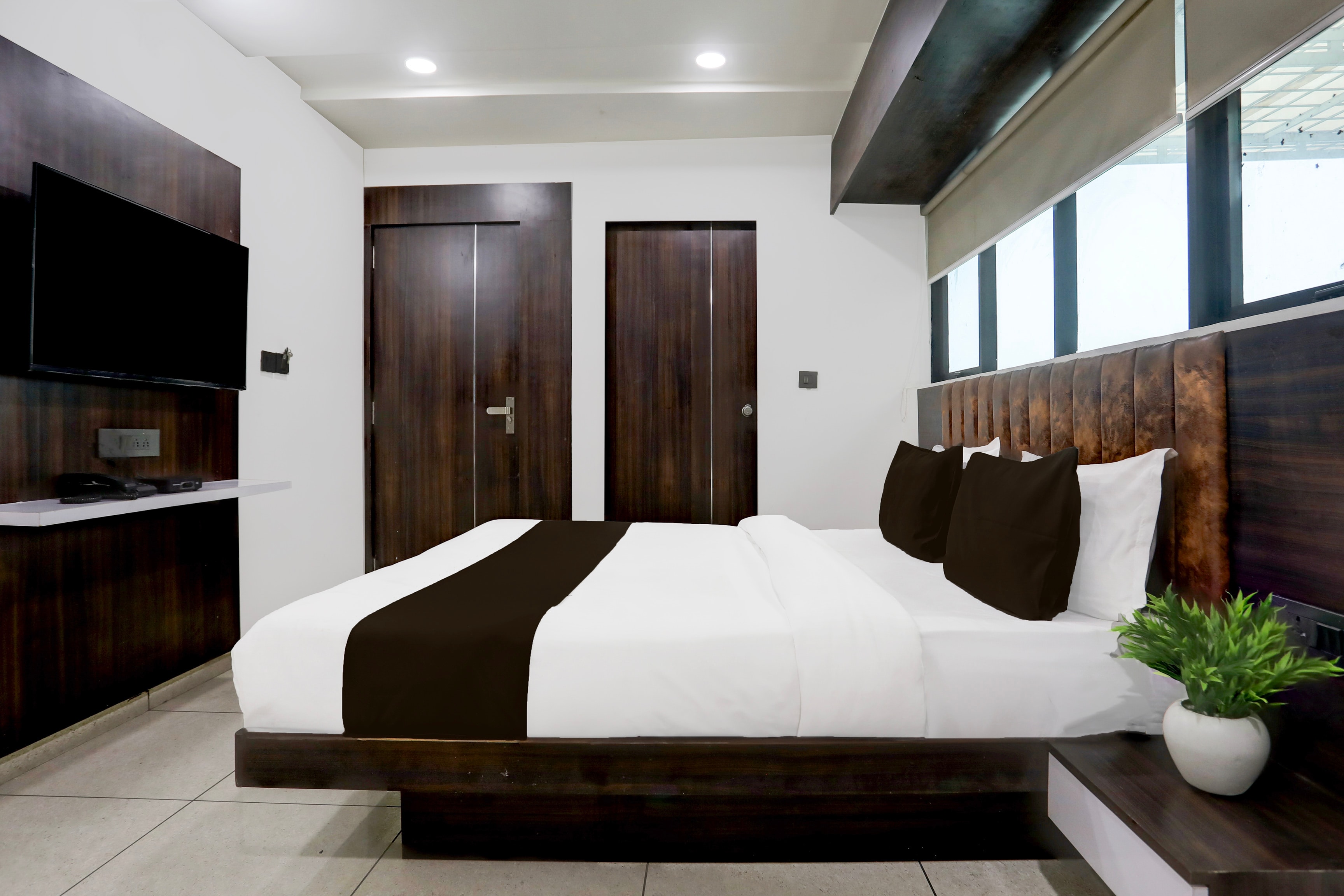 Super Hotel O Nana Chiloda Near Airport Formerly Green Valley - Tap to explore photos