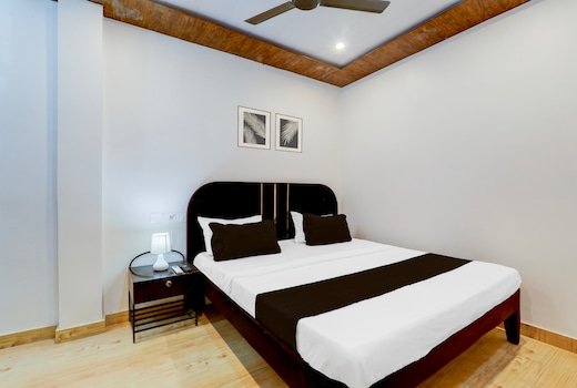 Super Hotel O Aastha Inn