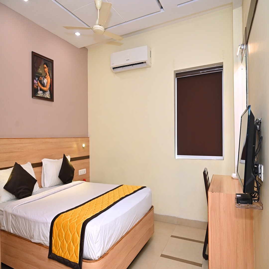 Hotel Vasanth Maarg By Livewell - Tap to explore photos
