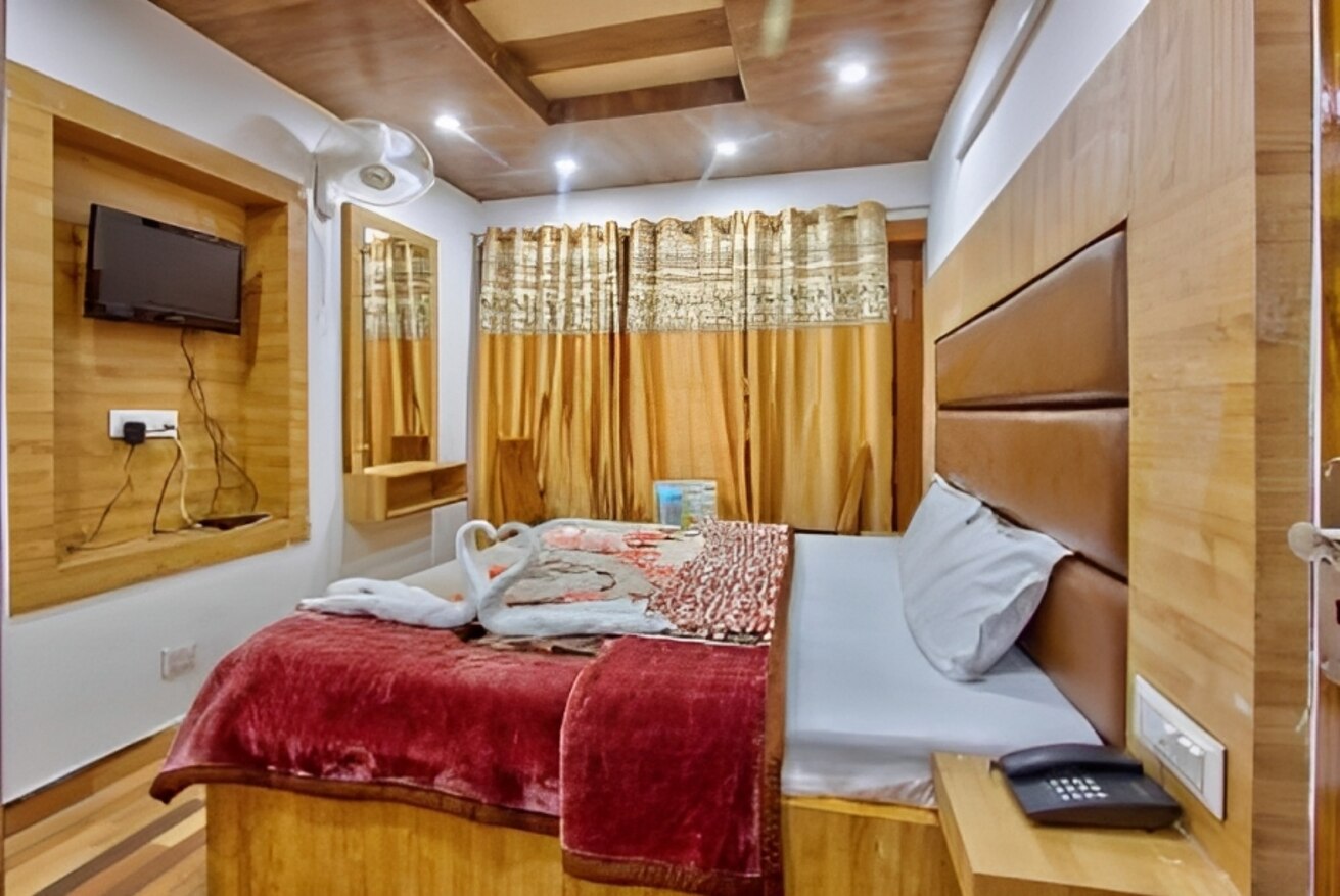 Hotel Shingar - Tap to explore photos