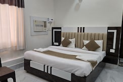 Girivar Dham, Vrindavan