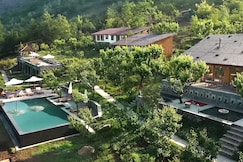 Qayaam Gah, Srinagar