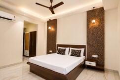 Villa with mini pool jacuzzi & steam bath, Jaipur