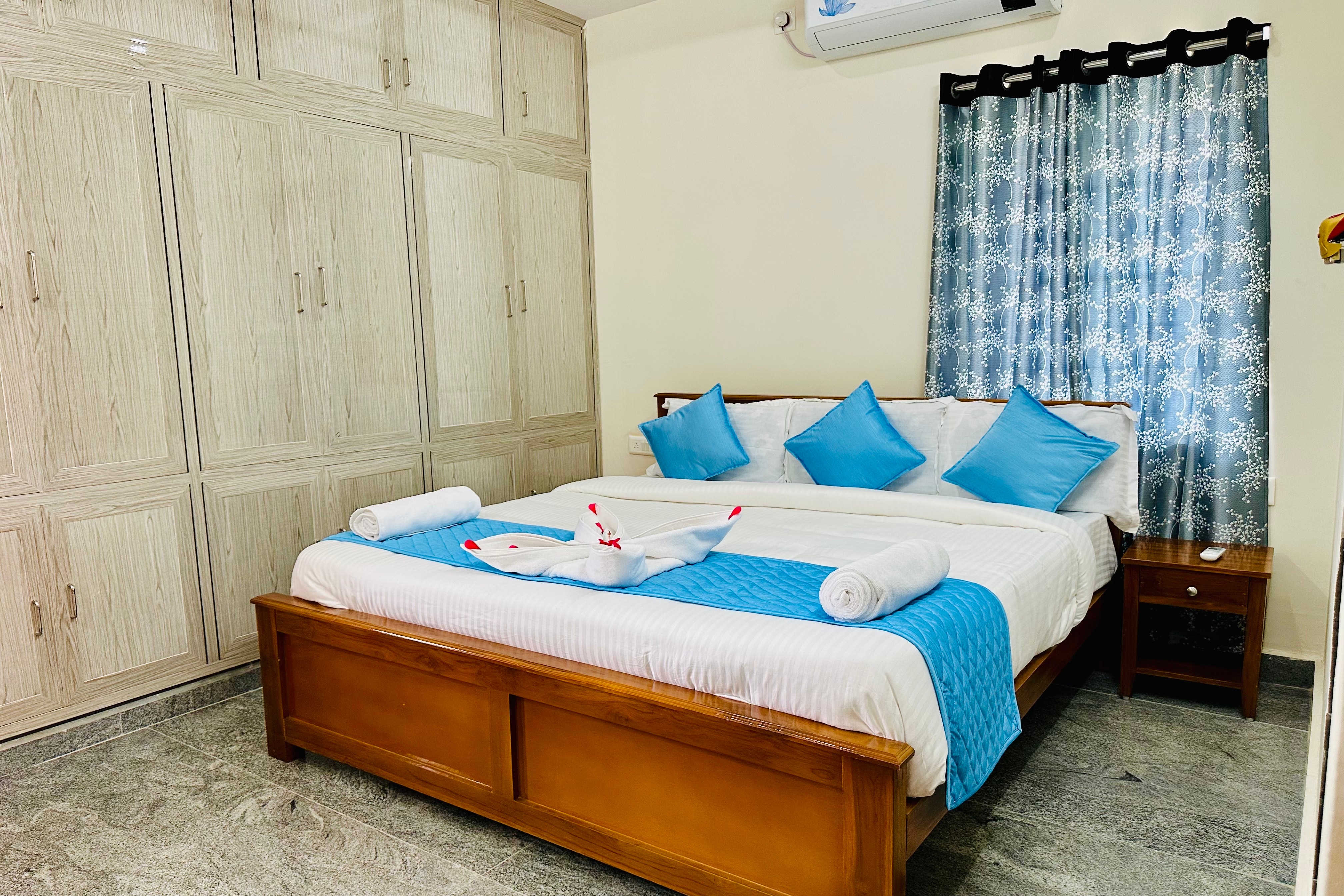 TrueLife Homestays - Bhavya Manor - Tap to explore photos